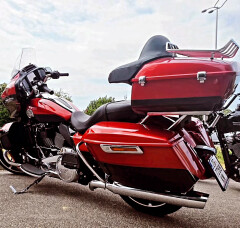 2025 Harley-Davidson® Street Glide™ Ultra Whiskey Fire / Vivid Black thumb 2