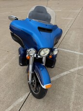 2017 Harley-Davidson® Ultra Limited Custom Colour Bonneville Blue/Fathom Blue thumb 2