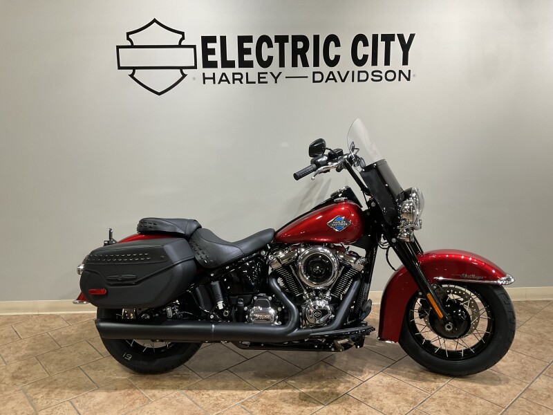 2026 Harley-Davidson® Heritage Classic Brilliant Red - Black w/Laced Wheels FLHC