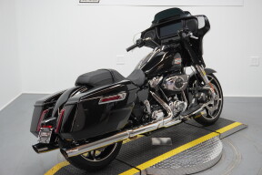 2024 Harley-Davidson® Street Glide® Vivid Black thumb 2