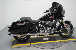 2024 Harley-Davidson® Street Glide® Vivid Black thumb 3