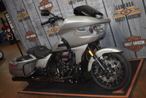 FLTRXSE 2023 CVO™ Road Glide™ thumb 3