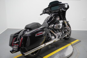 2024 Harley-Davidson® Street Glide® Vivid Black thumb 2