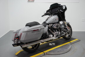 2024 Harley-Davidson® Street Glide® Billiard Gray thumb 2