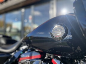 2022 Harley-Davidson® CVO™ Road Glide™ Blue Steel thumb 2