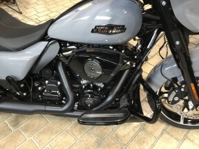 2026 Harley-Davidson® Street Glide® Dark Billiard Gray - Black Add for Day Tripper Package Installed thumb 3
