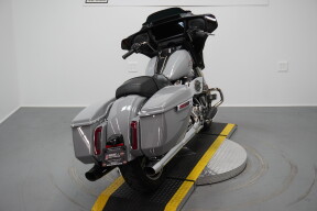 2024 Harley-Davidson® Street Glide® Billiard Gray thumb 1