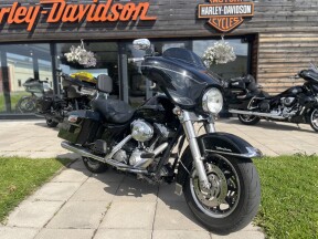 2006 Harley-Davidson® Electra Glide® Ultra Classic® Vivid Black thumb 2