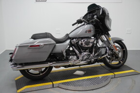 2024 Harley-Davidson® Street Glide® Billiard Gray thumb 3