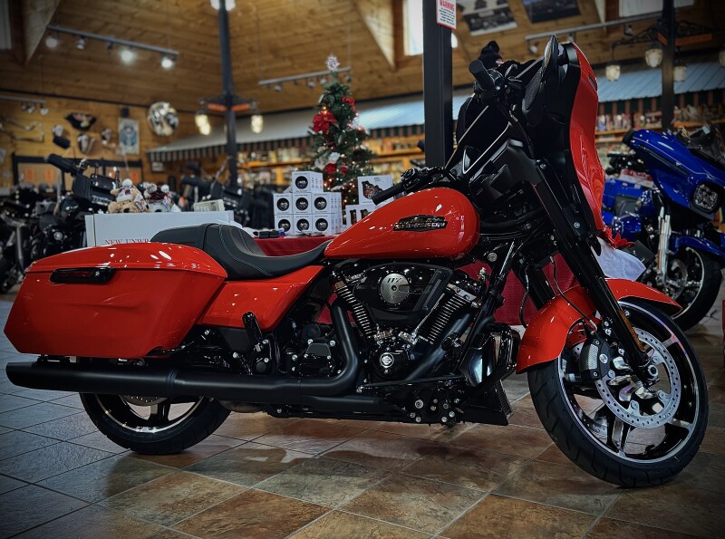 2026 Harley-Davidson® Street Glide® Blood Orange - Black