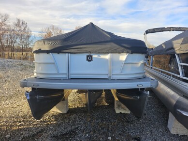 2026 Sweetwater 2286 CSE Tritoon 150HP 4S w/ $10,000 in Custom Options. 
