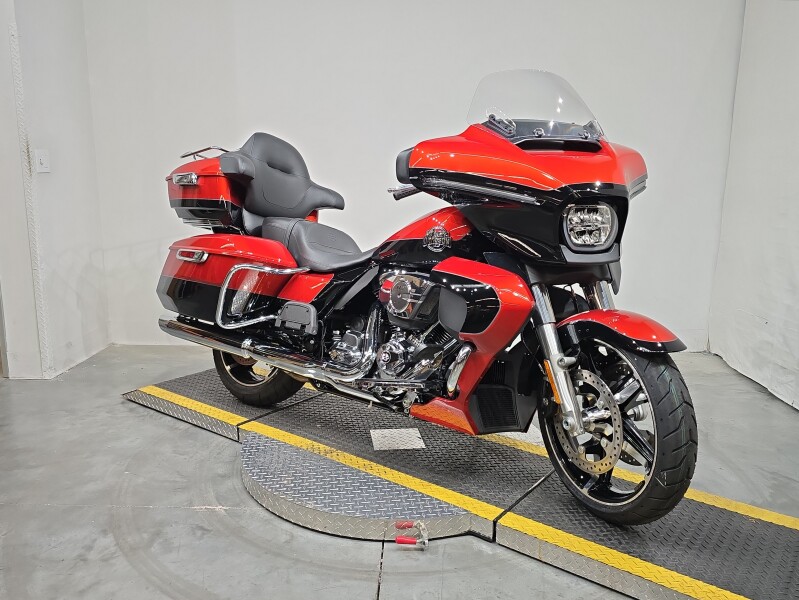FLHXU 2025 Street Glide™ Ultra
