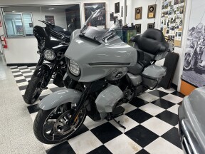 2025 Harley-Davidson® Street Glide® Ultra Billiard Gray - Black Finish thumb 3