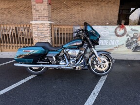 2026 Harley-Davidson® Street Glide® Teal Thunder / Vivid Black - Chrome thumb 2