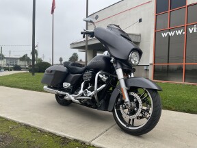 FLHXS 2017 Street Glide® Special thumb 2