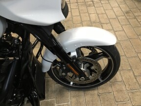 2024 Harley-Davidson® Street Glide® White Onyx Pearl - Black Finish thumb 2