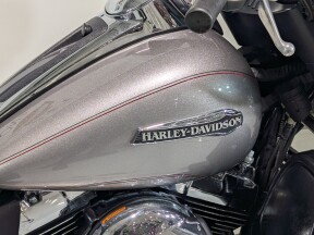 2016 Harley-Davidson® Tri Glide® Ultra Billet Silver thumb 2
