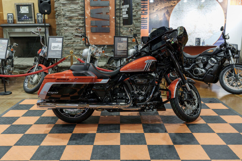 FLHXSE 2024 CVO™ Street Glide®