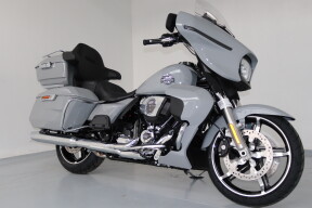 2025 Harley-Davidson® Street Glide™ Ultra Billiard Gray thumb 2