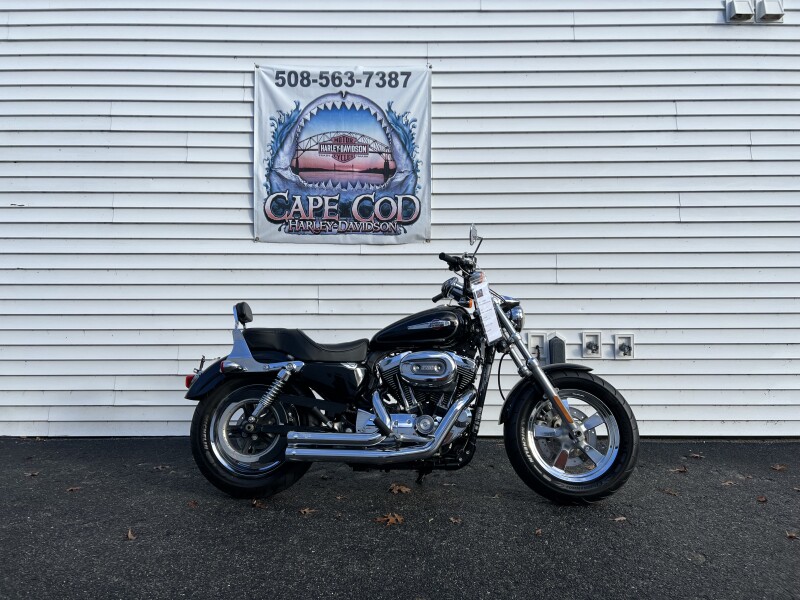 2011 Harley-Davidson® 1200 Custom Vivid Black