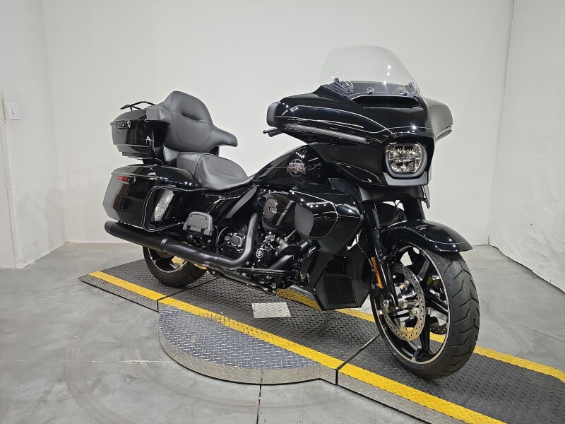 FLHXU 2025 Street Glide™ Ultra