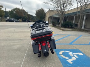 2021 Harley-Davidson® Ultra Limited thumb 2