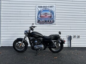 2011 Harley-Davidson® 1200 Custom Vivid Black thumb 3