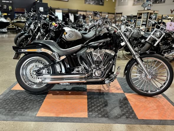2015 Harley-Davidson® Softail® Standard Vivid Black