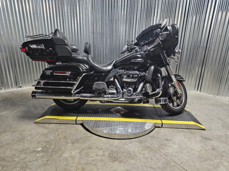 2018 Harley-Davidson® Electra Glide® Ultra Classic® Vivid Black