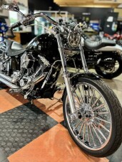 2015 Harley-Davidson® Softail® Standard Vivid Black thumb 3
