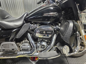 2018 Harley-Davidson® Electra Glide® Ultra Classic® Vivid Black thumb 3