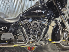 2017 Harley-Davidson® Street Glide® Special Black Denim thumb 3