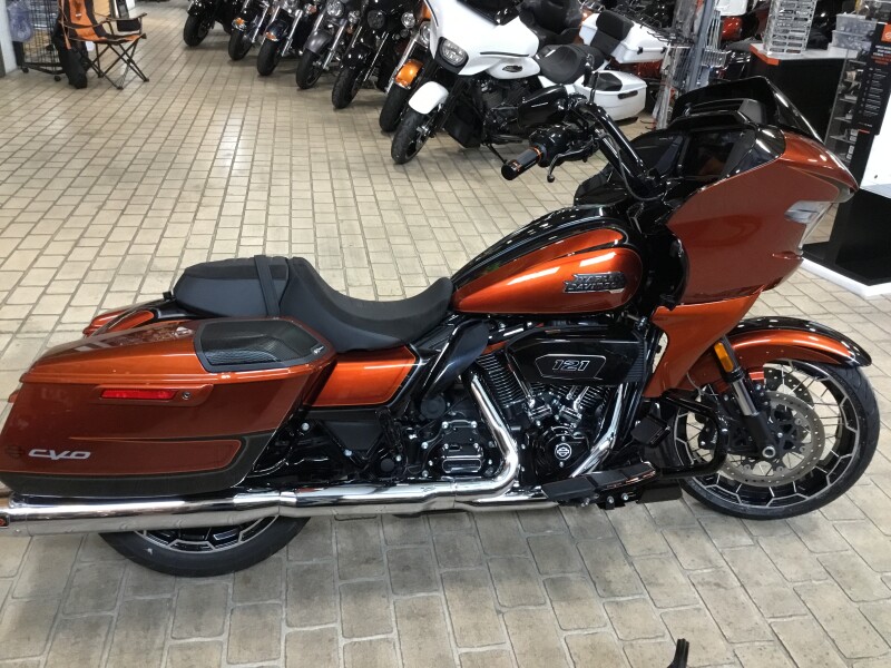 2023 Harley-Davidson® CVO™ Road Glide® Whiskey Neat w/Raven Metallic