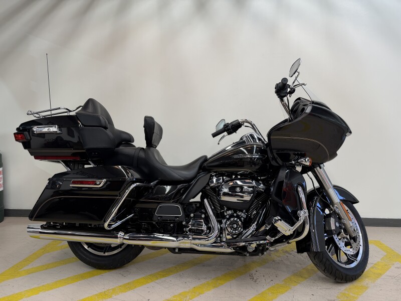 SALE PENDING 2017 Harley-Davidson® Road Glide® Ultra Black Quartz