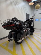 SALE PENDING 2017 Harley-Davidson® Road Glide® Ultra Black Quartz thumb 0