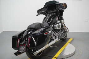2024 Harley-Davidson® Street Glide® Vivid Black thumb 1