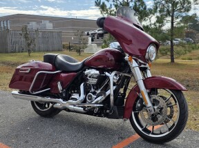 2020 Harley-Davidson® Street Glide® FLHX thumb 3