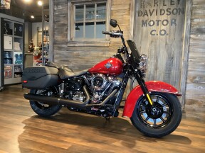 Harley-Davidson® Heritage Classic 2026 FLHC S1-26 Brilliant Red Black Cast Wheels thumb 3