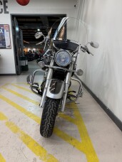 2004 Yamaha V Star 1100 Custom Raven thumb 2