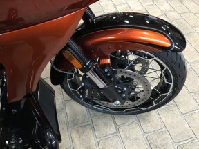 2023 Harley-Davidson® CVO™ Road Glide® Whiskey Neat w/Raven Metallic thumb 2