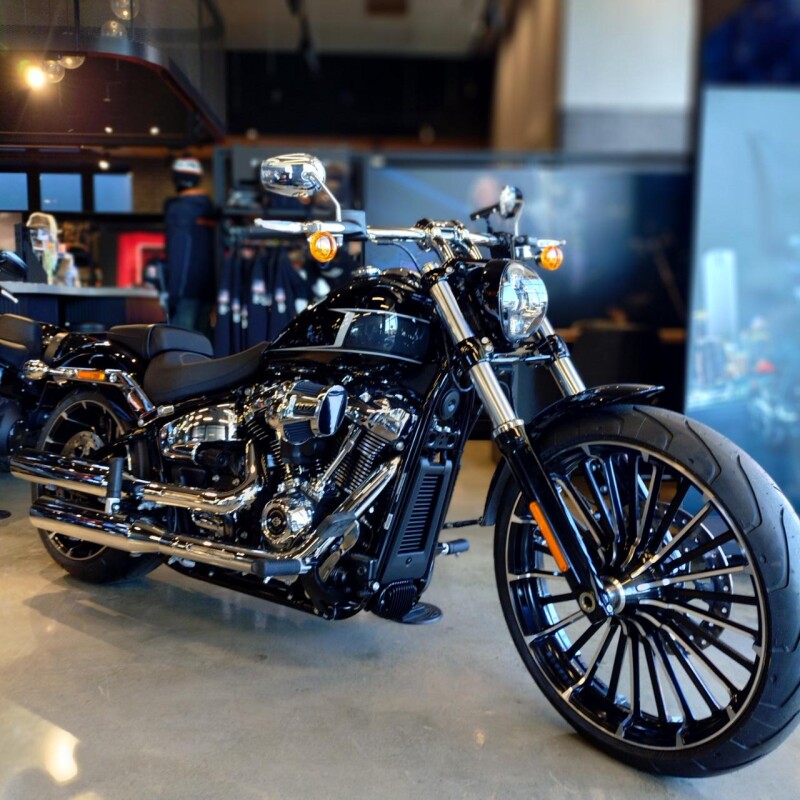 2024 FXLRST ローライダーST | Harley-Davidson® 福岡