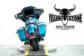 2026 Harley-Davidson® Street Glide® Teal Thunder / Vivid Black Chrome Trim thumb 2