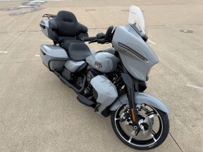 2025 Harley-Davidson® Street Glide® Ultra Billiard Gray - Black Finish thumb 3