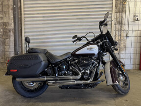 2021 Harley-Davidson® Heritage Classic 114 Midnight Crimson & Stone Washed White Pearl thumb 2