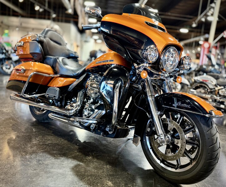 2016 Harley-Davidson® Ultra Limited Two-Tone Amber Whiskey/Vivid Black
