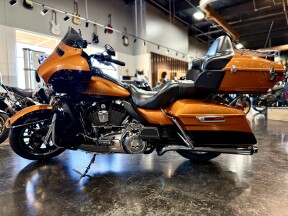 2016 Harley-Davidson® Ultra Limited Two-Tone Amber Whiskey/Vivid Black thumb 2