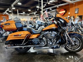 2016 Harley-Davidson® Ultra Limited Two-Tone Amber Whiskey/Vivid Black thumb 3