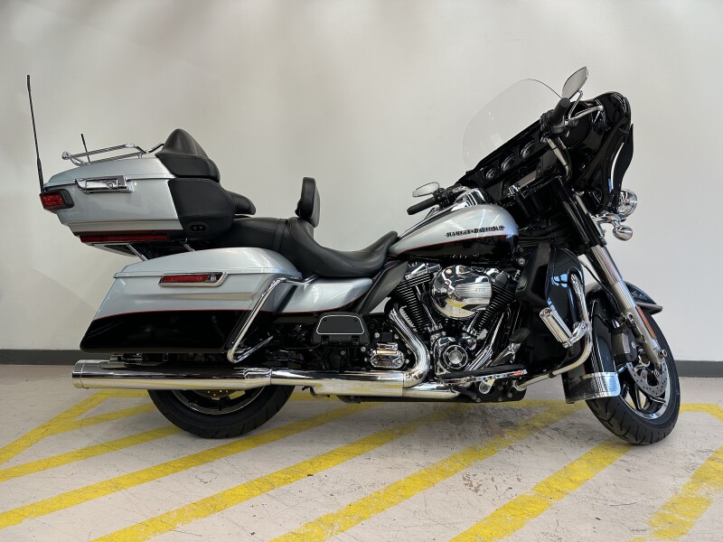 2015 Electra Glide Ultra Limited Brilliant Silver Denim & Black Denim