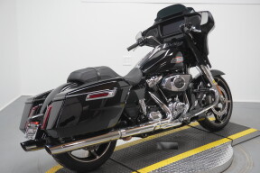 2024 Harley-Davidson® Street Glide® Vivid Black thumb 1