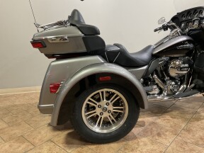 2016 Harley-Davidson® Tri Glide® Ultra Two-Tone Billet Silver/Vivid Black  FLHTCUTG thumb 0